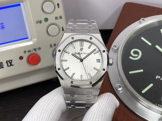 ap Royal Oak 15500 White Dial with 4302