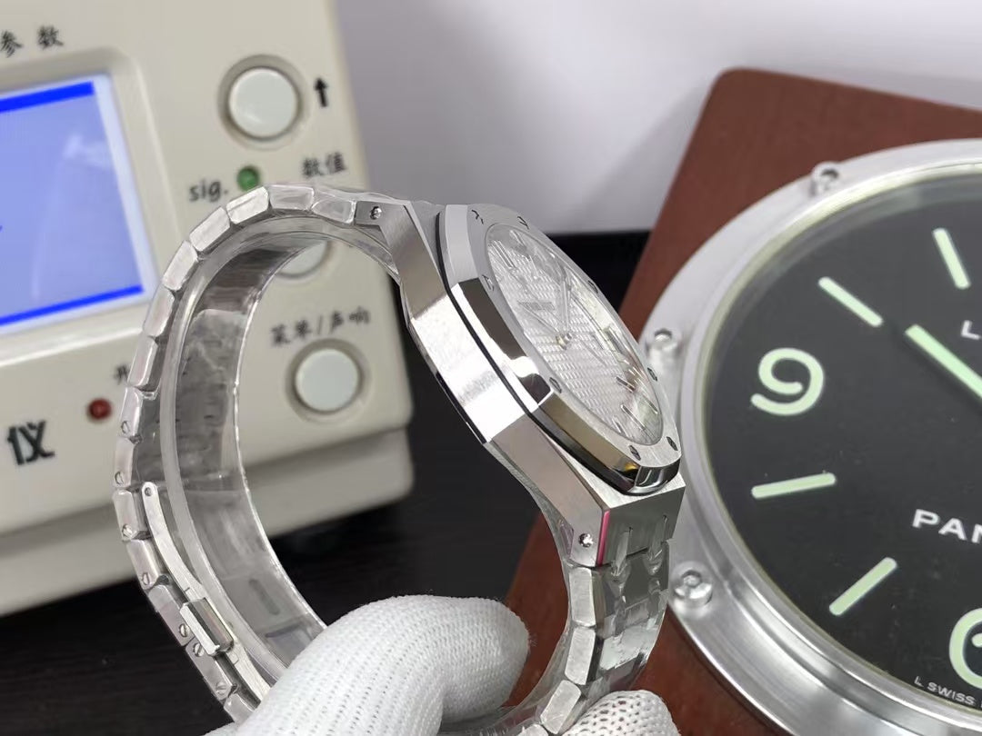 ap Royal Oak 15500 White Dial with 4302