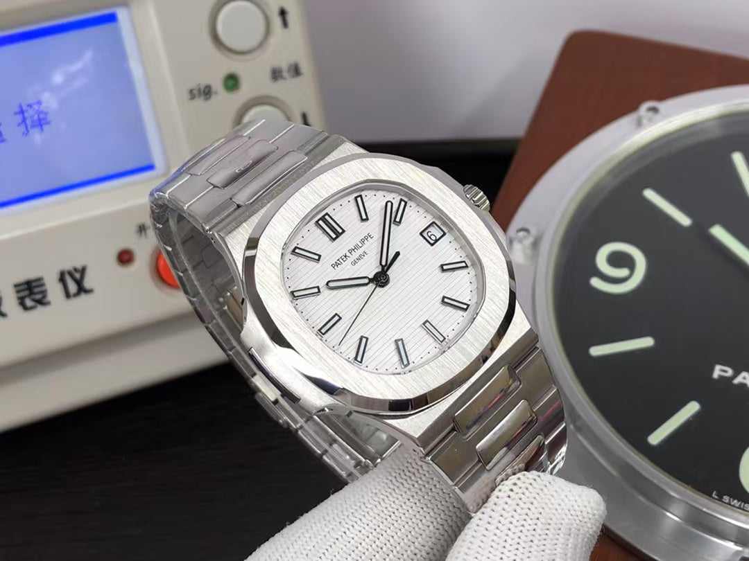 pp Nautilus 5711 White Dial 330 Movement