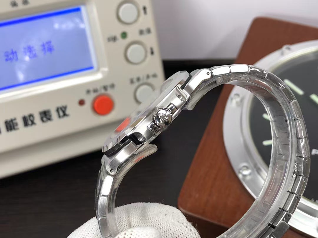 pp Nautilus 5711 White Dial 330 Movement