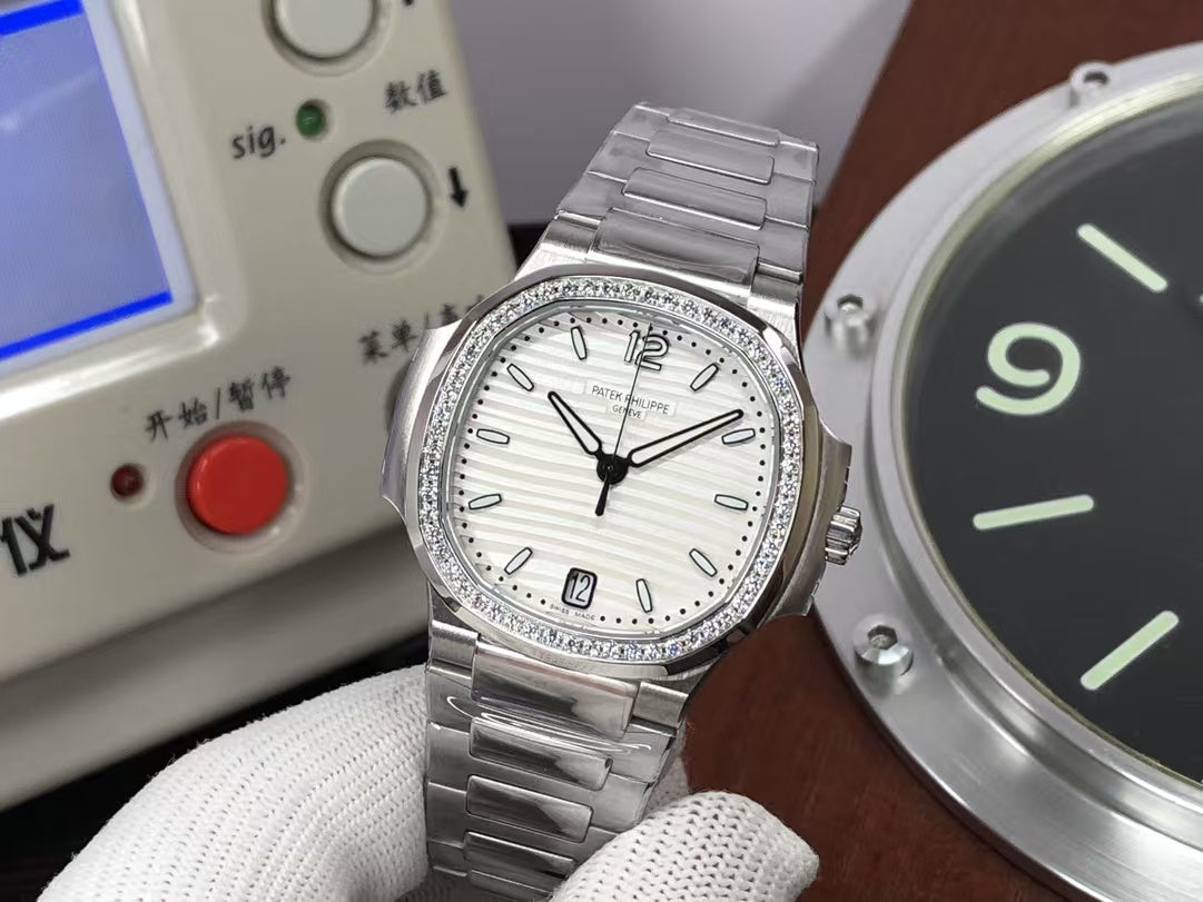 pp Nautilus Lady 7118 35mm 324 Movement Diamond Bezel White Dial