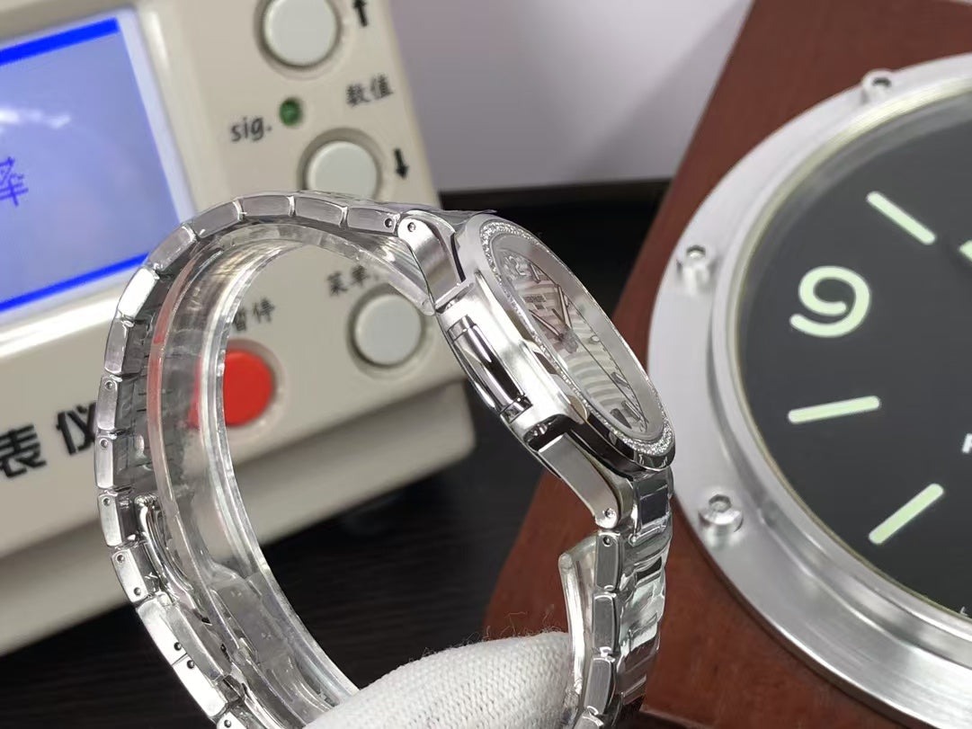 pp Nautilus Lady 7118 35mm 324 Movement Diamond Bezel White Dial