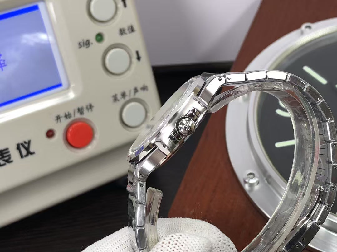 pp Nautilus Lady 7118 35mm 324 Movement Diamond Bezel White Dial