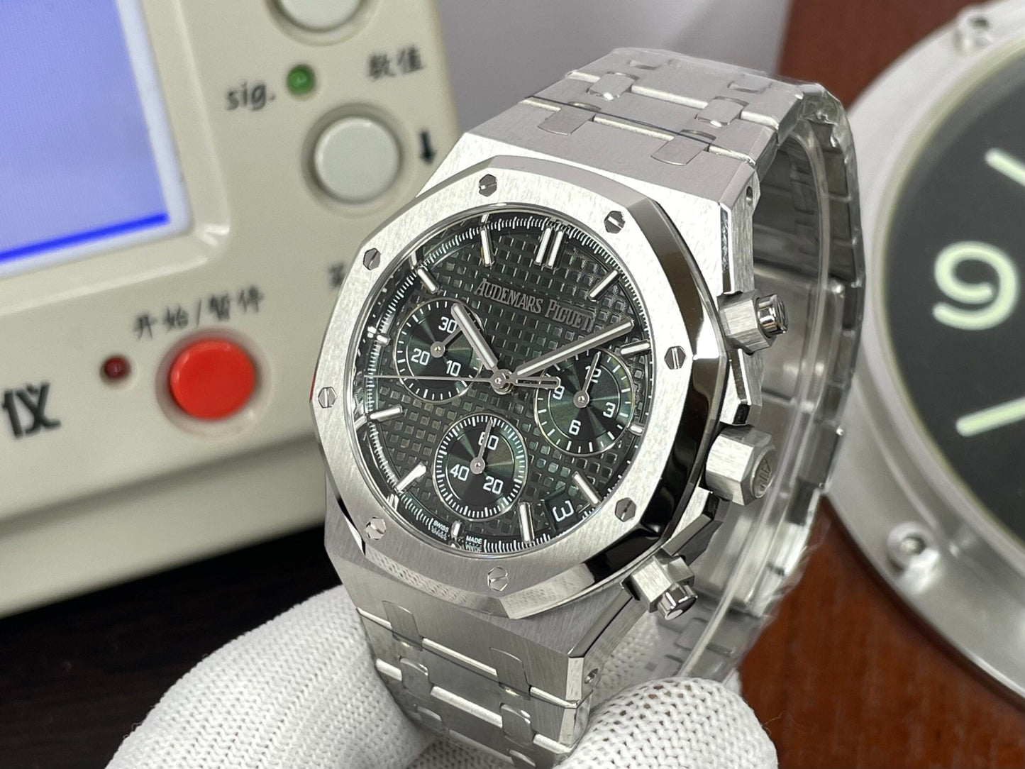 ap Royal Oak Chrono 26240 Stainless Steel Case Green Dial with 4401 Movement