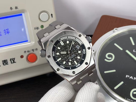 APSF ap Royal Oak Offshore Diver 15720 Gray Dial with Super 4308 Movement