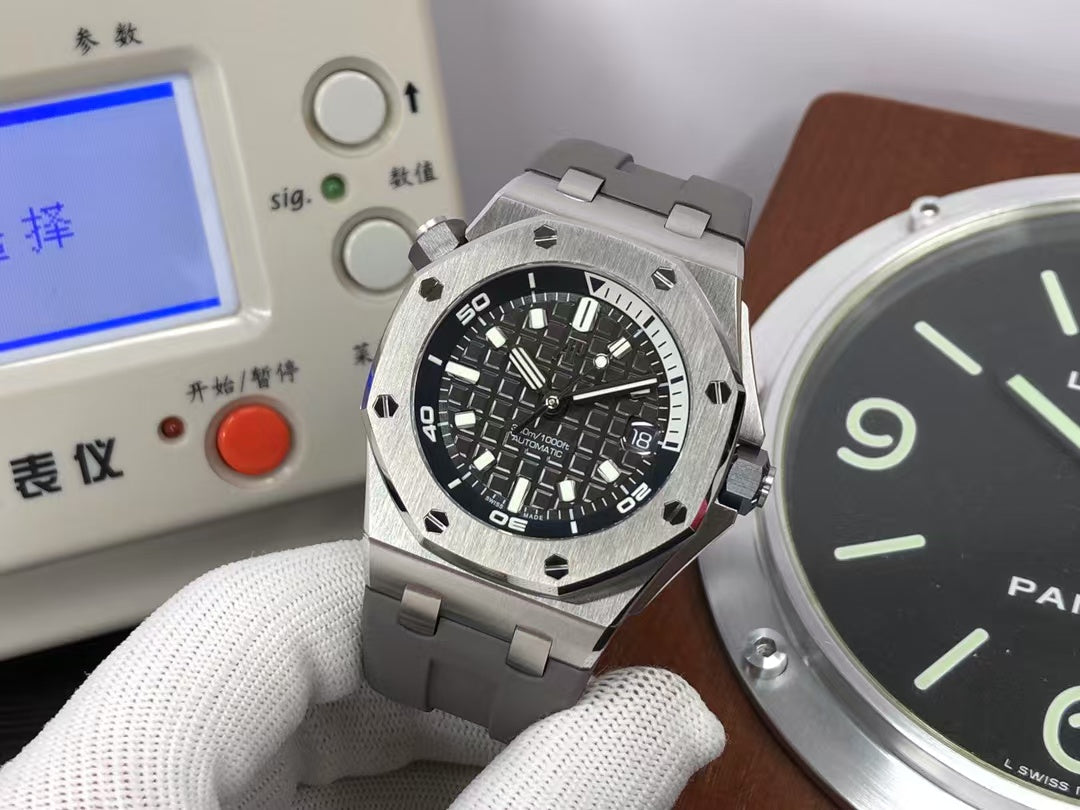 APSF ap Royal Oak Offshore Diver 15720 Gray Dial with Super 4308 Movement