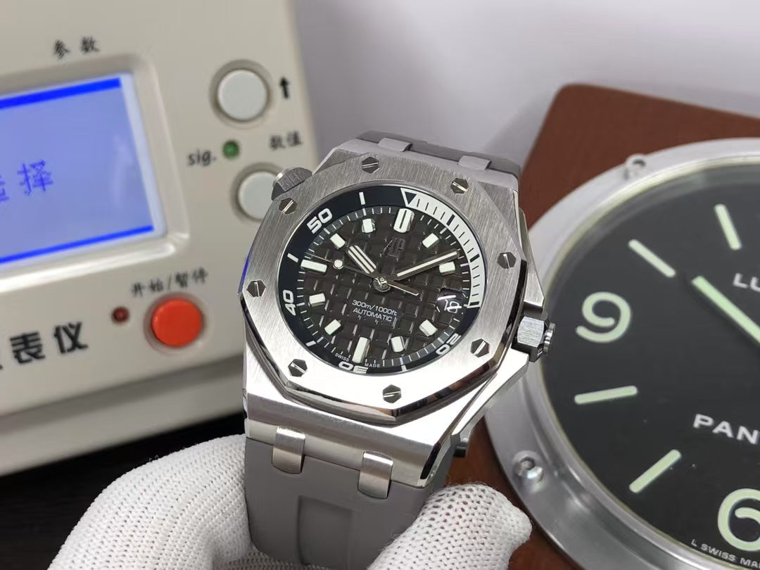 APSF ap Royal Oak Offshore Diver 15720 Gray Dial with Super 4308 Movement