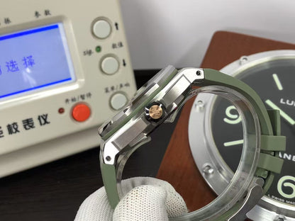APSF ap Royal Oak Offshore Diver 15720 Green Dial with Super 4308 Movement