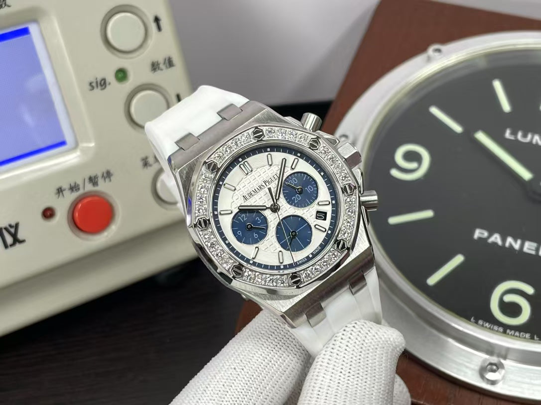 RXWF ap Royal Oak Lady Quartz 37mm with White Rubber Band