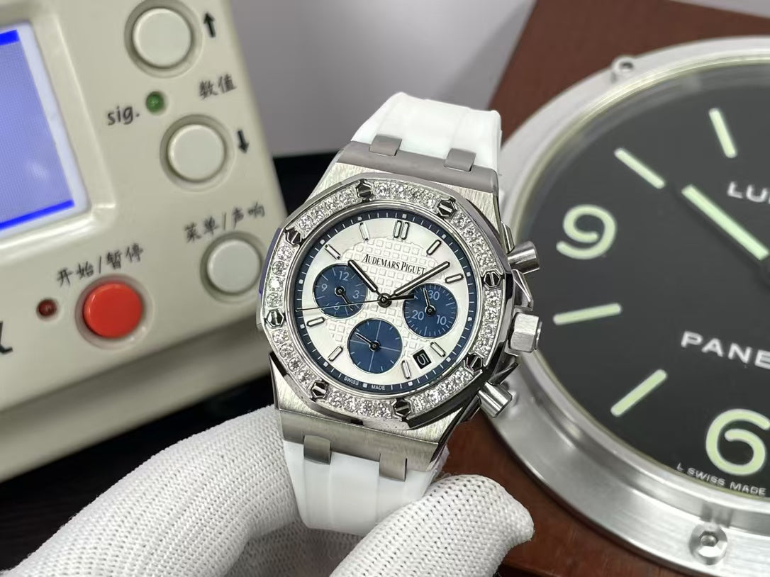 RXWF ap Royal Oak Lady Quartz 37mm with White Rubber Band