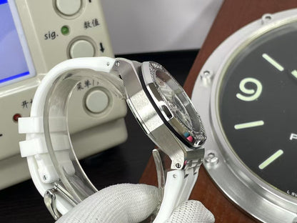 RXWF ap Royal Oak Lady Quartz 37mm with White Rubber Band