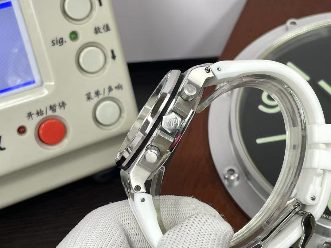 RXWF ap Royal Oak Lady Quartz 37mm with White Rubber Band