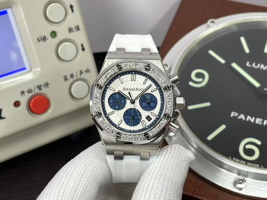 RXWF ap Royal Oak Lady Quartz 37mm with White Rubber Band