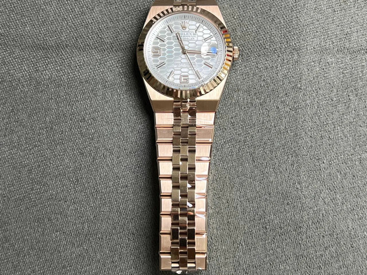 Land-Dweller 40 mm Everose gold (2025)